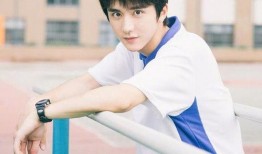 娱乐吃瓜美少女侯明昊,娱乐吃瓜界的青春偶像