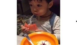 吃瓜娱乐小孩哥哥视频