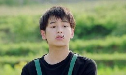 娱乐吃瓜酱质疑男生,男生为何成为热议焦点？